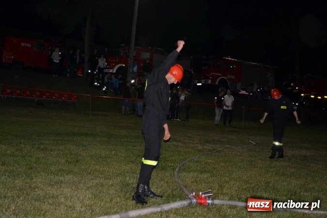 Zdjęcie w galerii na portalu naszraciborz.pl: Nocne zawody strażackie w Bolesławiu. Emocje i frekwencja jak na Euro wiadomości z regionu