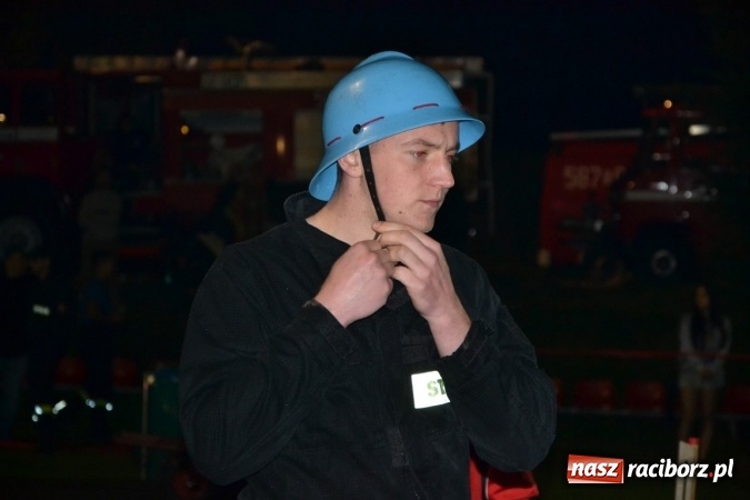 Zdjęcie w galerii na portalu naszraciborz.pl: Nocne zawody strażackie w Bolesławiu. Emocje i frekwencja jak na Euro wiadomości z regionu