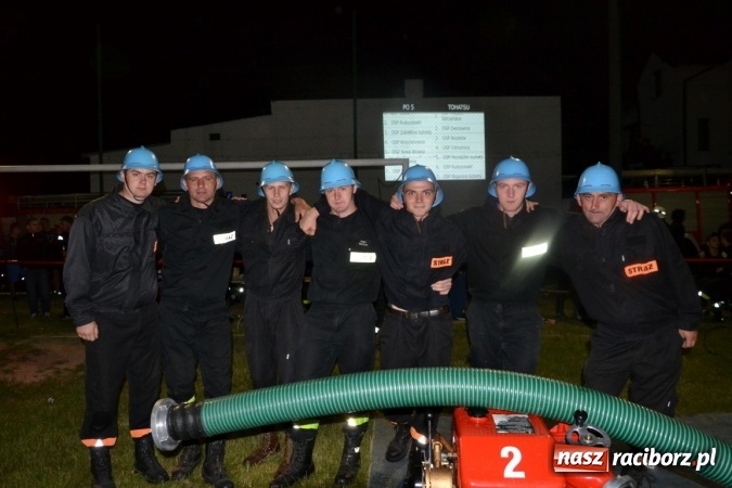 Zdjęcie w galerii na portalu naszraciborz.pl: Nocne zawody strażackie w Bolesławiu. Emocje i frekwencja jak na Euro wiadomości z regionu