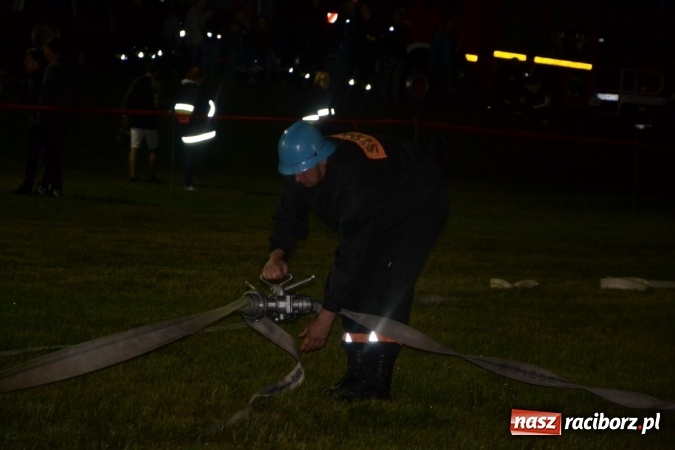 Zdjęcie w galerii na portalu naszraciborz.pl: Nocne zawody strażackie w Bolesławiu. Emocje i frekwencja jak na Euro wiadomości z regionu