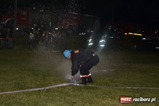 Zdjęcie w galerii na portalu naszraciborz.pl: Nocne zawody strażackie w Bolesławiu. Emocje i frekwencja jak na Euro wiadomości z regionu