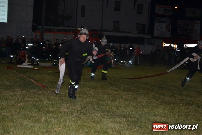 Zdjęcie w galerii na portalu naszraciborz.pl: Nocne zawody strażackie w Bolesławiu. Emocje i frekwencja jak na Euro wiadomości z regionu