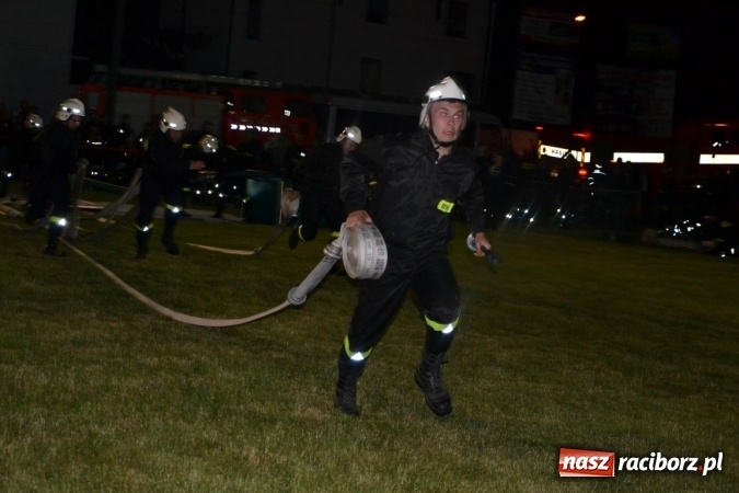 Zdjęcie w galerii na portalu naszraciborz.pl: Nocne zawody strażackie w Bolesławiu. Emocje i frekwencja jak na Euro wiadomości z regionu