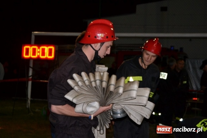 Zdjęcie w galerii na portalu naszraciborz.pl: Nocne zawody strażackie w Bolesławiu. Emocje i frekwencja jak na Euro wiadomości z regionu