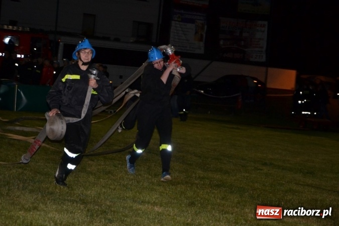 Zdjęcie w galerii na portalu naszraciborz.pl: Nocne zawody strażackie w Bolesławiu. Emocje i frekwencja jak na Euro wiadomości z regionu