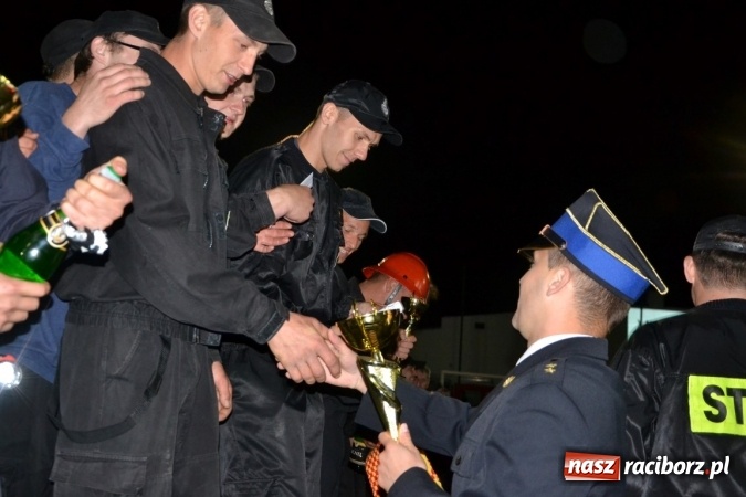 Zdjęcie w galerii na portalu naszraciborz.pl: Nocne zawody strażackie w Bolesławiu. Emocje i frekwencja jak na Euro wiadomości z regionu
