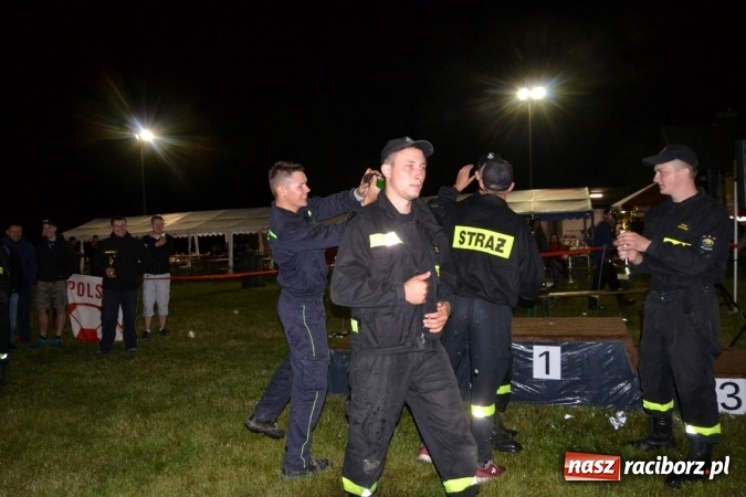 Zdjęcie w galerii na portalu naszraciborz.pl: Nocne zawody strażackie w Bolesławiu. Emocje i frekwencja jak na Euro wiadomości z regionu