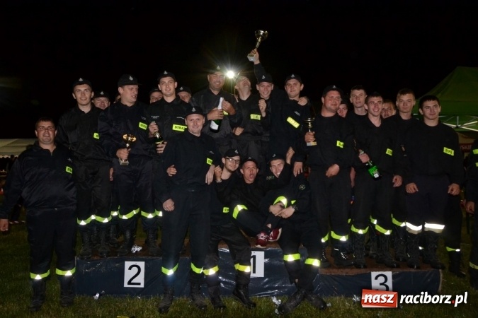 Zdjęcie w galerii na portalu naszraciborz.pl: Nocne zawody strażackie w Bolesławiu. Emocje i frekwencja jak na Euro wiadomości z regionu