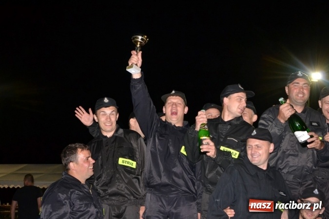 Zdjęcie w galerii na portalu naszraciborz.pl: Nocne zawody strażackie w Bolesławiu. Emocje i frekwencja jak na Euro wiadomości z regionu
