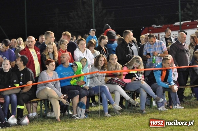 Zdjęcie w galerii na portalu naszraciborz.pl: Nocne zawody strażackie w Bolesławiu. Emocje i frekwencja jak na Euro wiadomości z regionu