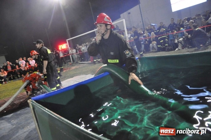 Zdjęcie w galerii na portalu naszraciborz.pl: Nocne zawody strażackie w Bolesławiu. Emocje i frekwencja jak na Euro wiadomości z regionu