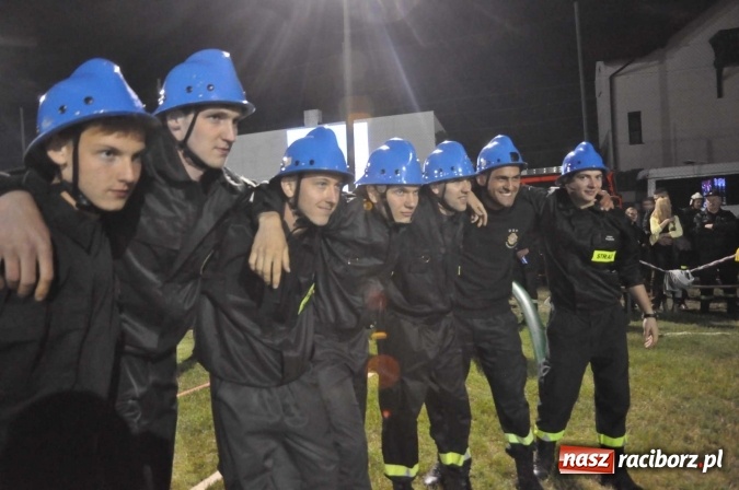 Zdjęcie w galerii na portalu naszraciborz.pl: Nocne zawody strażackie w Bolesławiu. Emocje i frekwencja jak na Euro wiadomości z regionu