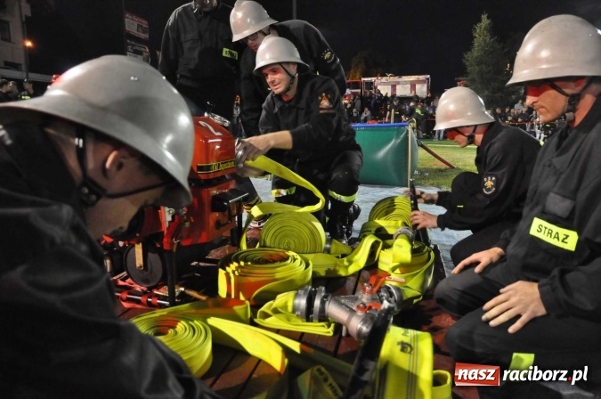 Zdjęcie w galerii na portalu naszraciborz.pl: Nocne zawody strażackie w Bolesławiu. Emocje i frekwencja jak na Euro wiadomości z regionu
