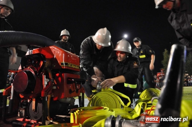 Zdjęcie w galerii na portalu naszraciborz.pl: Nocne zawody strażackie w Bolesławiu. Emocje i frekwencja jak na Euro wiadomości z regionu