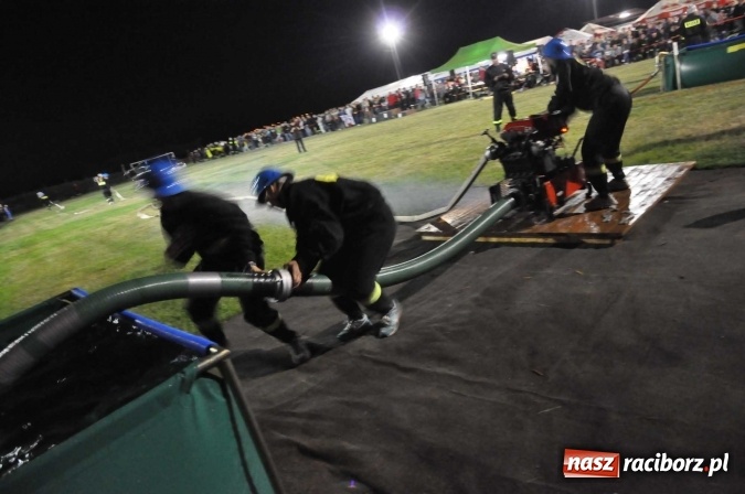 Zdjęcie w galerii na portalu naszraciborz.pl: Nocne zawody strażackie w Bolesławiu. Emocje i frekwencja jak na Euro wiadomości z regionu