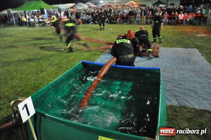 Zdjęcie w galerii na portalu naszraciborz.pl: Nocne zawody strażackie w Bolesławiu. Emocje i frekwencja jak na Euro wiadomości z regionu