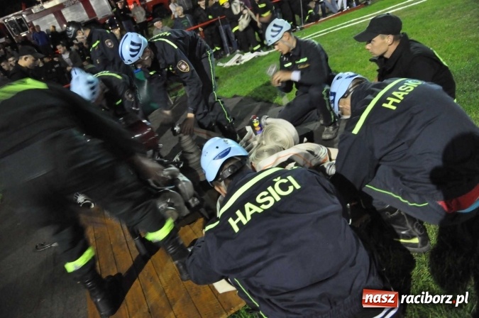 Zdjęcie w galerii na portalu naszraciborz.pl: Nocne zawody strażackie w Bolesławiu. Emocje i frekwencja jak na Euro wiadomości z regionu