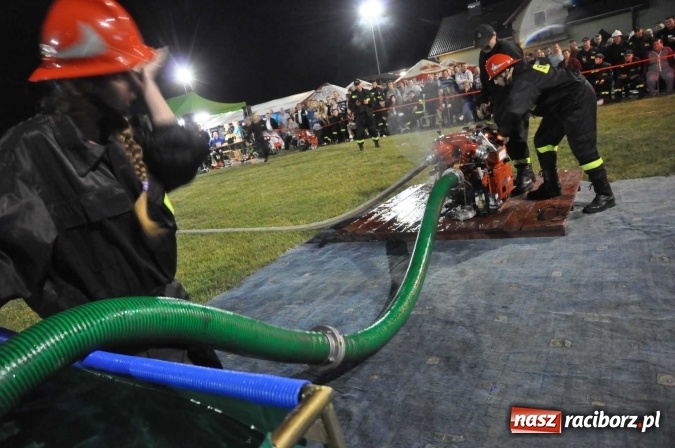 Zdjęcie w galerii na portalu naszraciborz.pl: Nocne zawody strażackie w Bolesławiu. Emocje i frekwencja jak na Euro wiadomości z regionu