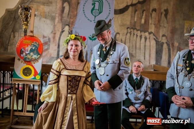 Zdjęcie w galerii na portalu naszraciborz.pl: Intronizacja Króla Kurkowego 2016 w raciborskim Muzeum wiadomości z regionu