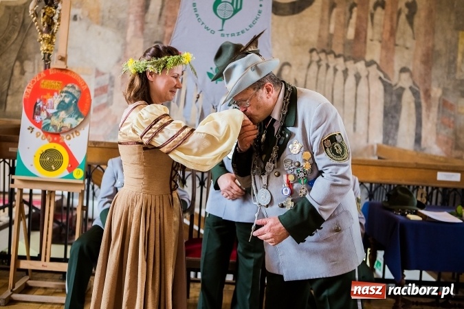 Zdjęcie w galerii na portalu naszraciborz.pl: Intronizacja Króla Kurkowego 2016 w raciborskim Muzeum wiadomości z regionu