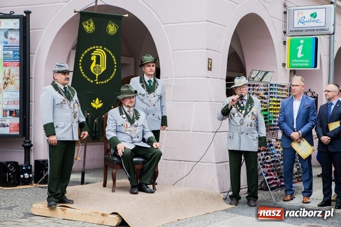 Zdjęcie w galerii na portalu naszraciborz.pl: Intronizacja Króla Kurkowego 2016 w raciborskim Muzeum wiadomości z regionu