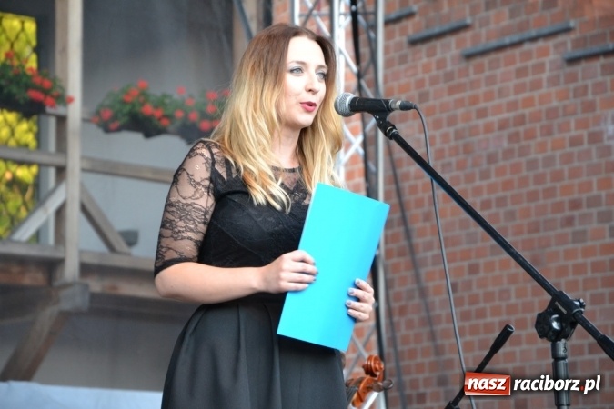 Zdjęcie w galerii na portalu naszraciborz.pl: Koncert w wykonaniu zespołu Escape na Zamku Piastowskim wiadomości z regionu