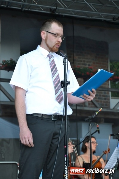 Zdjęcie w galerii na portalu naszraciborz.pl: Koncert w wykonaniu zespołu Escape na Zamku Piastowskim wiadomości z regionu