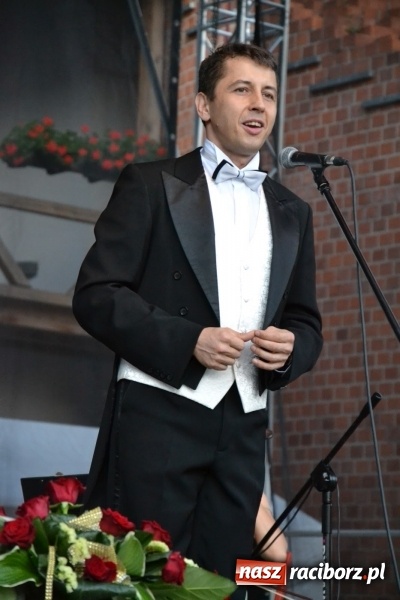 Zdjęcie w galerii na portalu naszraciborz.pl: Koncert w wykonaniu zespołu Escape na Zamku Piastowskim wiadomości z regionu