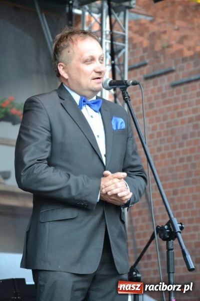 Zdjęcie w galerii na portalu naszraciborz.pl: Koncert w wykonaniu zespołu Escape na Zamku Piastowskim wiadomości z regionu