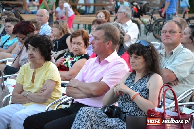 Zdjęcie w galerii na portalu naszraciborz.pl: Koncert w wykonaniu zespołu Escape na Zamku Piastowskim wiadomości z regionu