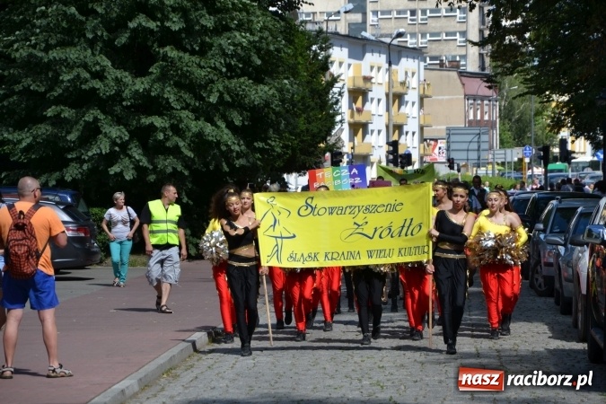Zdjęcie w galerii na portalu naszraciborz.pl: 16. edycja Międzynarodowych Spotkań Artystycznych Śląsk Kraina Wielu Kultur za nami. Video przemarszu z lotu ptaka wiadomości z regionu
