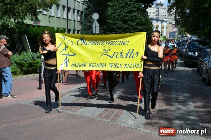 Zdjęcie w galerii na portalu naszraciborz.pl: 16. edycja Międzynarodowych Spotkań Artystycznych Śląsk Kraina Wielu Kultur za nami. Video przemarszu z lotu ptaka wiadomości z regionu