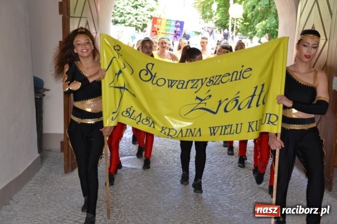 Zdjęcie w galerii na portalu naszraciborz.pl: 16. edycja Międzynarodowych Spotkań Artystycznych Śląsk Kraina Wielu Kultur za nami. Video przemarszu z lotu ptaka wiadomości z regionu