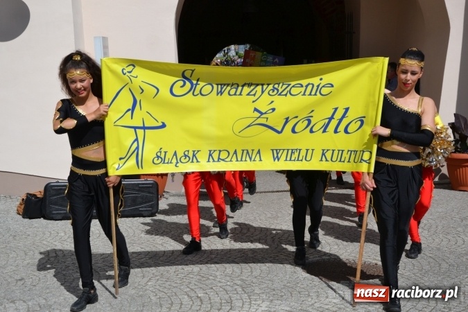 Zdjęcie w galerii na portalu naszraciborz.pl: 16. edycja Międzynarodowych Spotkań Artystycznych Śląsk Kraina Wielu Kultur za nami. Video przemarszu z lotu ptaka wiadomości z regionu