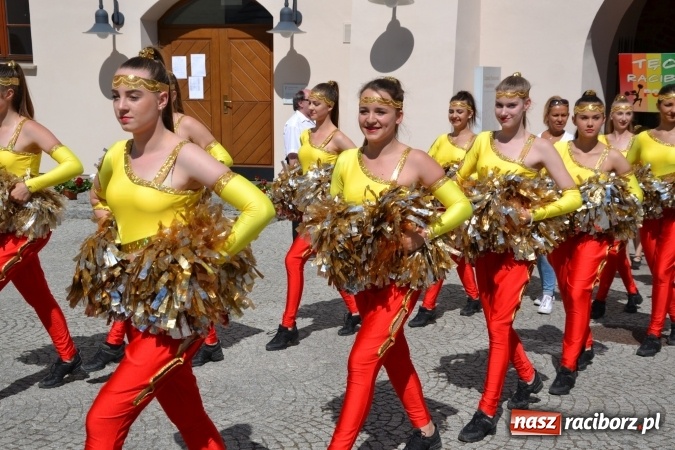 Zdjęcie w galerii na portalu naszraciborz.pl: 16. edycja Międzynarodowych Spotkań Artystycznych Śląsk Kraina Wielu Kultur za nami. Video przemarszu z lotu ptaka wiadomości z regionu