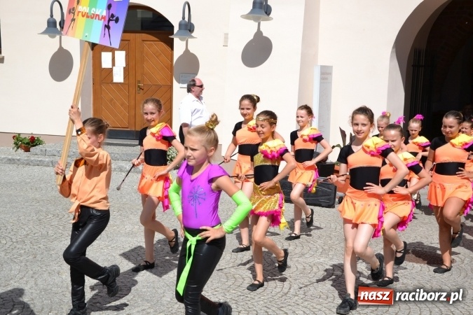 Zdjęcie w galerii na portalu naszraciborz.pl: 16. edycja Międzynarodowych Spotkań Artystycznych Śląsk Kraina Wielu Kultur za nami. Video przemarszu z lotu ptaka wiadomości z regionu