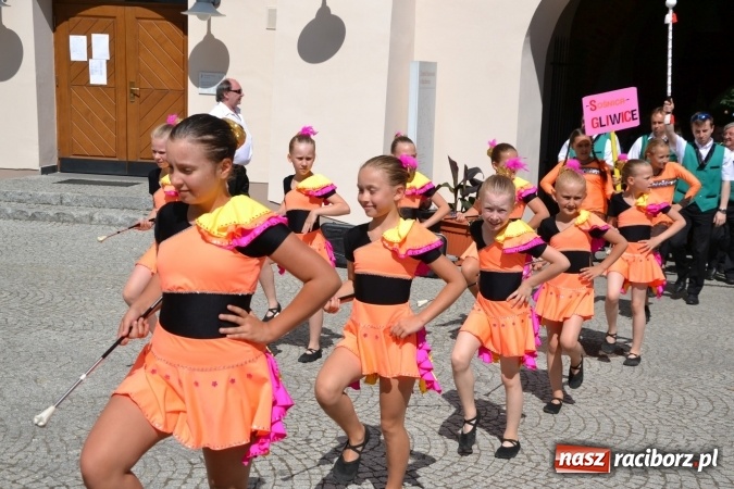 Zdjęcie w galerii na portalu naszraciborz.pl: 16. edycja Międzynarodowych Spotkań Artystycznych Śląsk Kraina Wielu Kultur za nami. Video przemarszu z lotu ptaka wiadomości z regionu