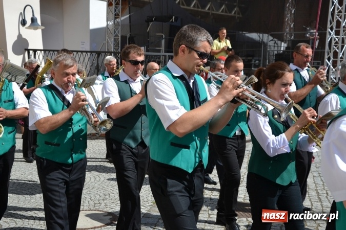 Zdjęcie w galerii na portalu naszraciborz.pl: 16. edycja Międzynarodowych Spotkań Artystycznych Śląsk Kraina Wielu Kultur za nami. Video przemarszu z lotu ptaka wiadomości z regionu