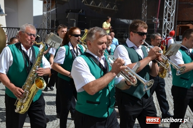 Zdjęcie w galerii na portalu naszraciborz.pl: 16. edycja Międzynarodowych Spotkań Artystycznych Śląsk Kraina Wielu Kultur za nami. Video przemarszu z lotu ptaka wiadomości z regionu