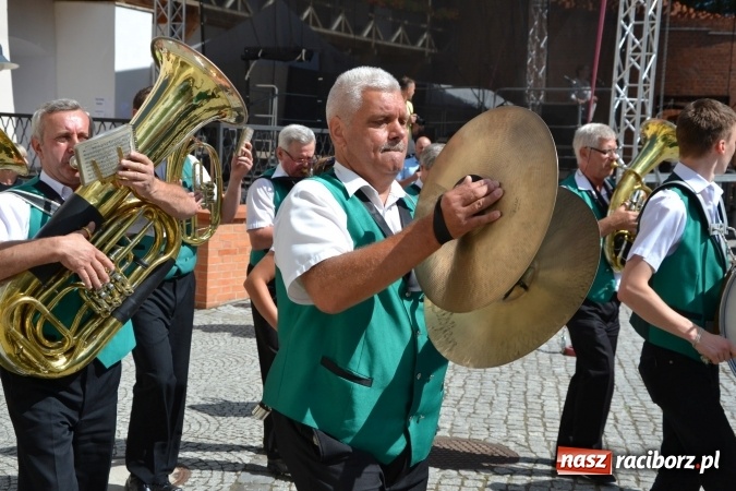 Zdjęcie w galerii na portalu naszraciborz.pl: 16. edycja Międzynarodowych Spotkań Artystycznych Śląsk Kraina Wielu Kultur za nami. Video przemarszu z lotu ptaka wiadomości z regionu
