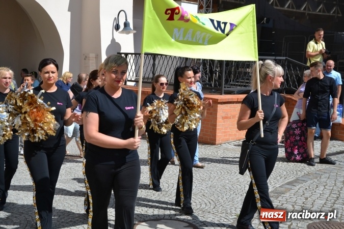 Zdjęcie w galerii na portalu naszraciborz.pl: 16. edycja Międzynarodowych Spotkań Artystycznych Śląsk Kraina Wielu Kultur za nami. Video przemarszu z lotu ptaka wiadomości z regionu