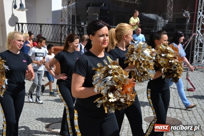 Zdjęcie w galerii na portalu naszraciborz.pl: 16. edycja Międzynarodowych Spotkań Artystycznych Śląsk Kraina Wielu Kultur za nami. Video przemarszu z lotu ptaka wiadomości z regionu