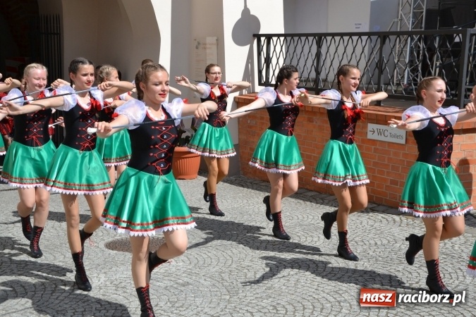 Zdjęcie w galerii na portalu naszraciborz.pl: 16. edycja Międzynarodowych Spotkań Artystycznych Śląsk Kraina Wielu Kultur za nami. Video przemarszu z lotu ptaka wiadomości z regionu