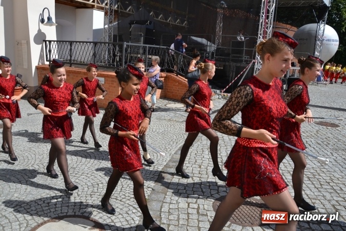 Zdjęcie w galerii na portalu naszraciborz.pl: 16. edycja Międzynarodowych Spotkań Artystycznych Śląsk Kraina Wielu Kultur za nami. Video przemarszu z lotu ptaka wiadomości z regionu
