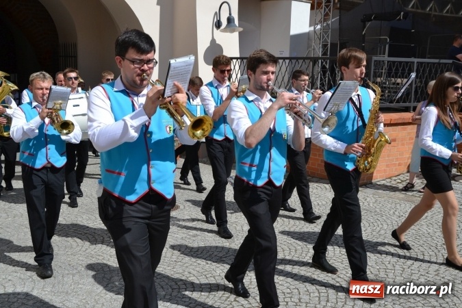 Zdjęcie w galerii na portalu naszraciborz.pl: 16. edycja Międzynarodowych Spotkań Artystycznych Śląsk Kraina Wielu Kultur za nami. Video przemarszu z lotu ptaka wiadomości z regionu