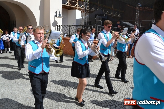 Zdjęcie w galerii na portalu naszraciborz.pl: 16. edycja Międzynarodowych Spotkań Artystycznych Śląsk Kraina Wielu Kultur za nami. Video przemarszu z lotu ptaka wiadomości z regionu