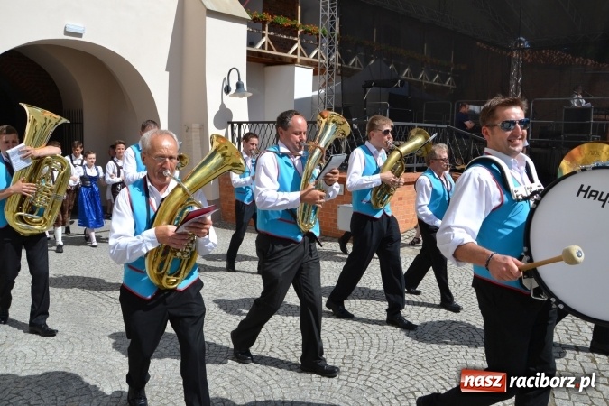 Zdjęcie w galerii na portalu naszraciborz.pl: 16. edycja Międzynarodowych Spotkań Artystycznych Śląsk Kraina Wielu Kultur za nami. Video przemarszu z lotu ptaka wiadomości z regionu