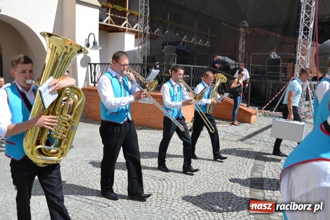 Zdjęcie w galerii na portalu naszraciborz.pl: 16. edycja Międzynarodowych Spotkań Artystycznych Śląsk Kraina Wielu Kultur za nami. Video przemarszu z lotu ptaka wiadomości z regionu