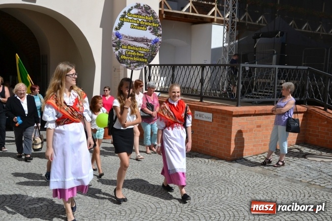 Zdjęcie w galerii na portalu naszraciborz.pl: 16. edycja Międzynarodowych Spotkań Artystycznych Śląsk Kraina Wielu Kultur za nami. Video przemarszu z lotu ptaka wiadomości z regionu