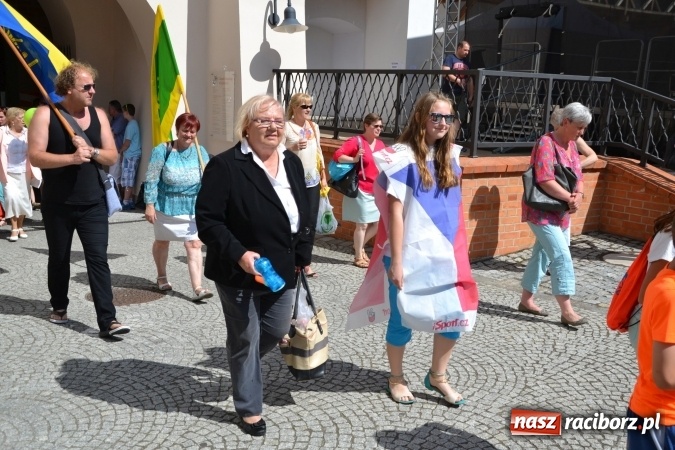 Zdjęcie w galerii na portalu naszraciborz.pl: 16. edycja Międzynarodowych Spotkań Artystycznych Śląsk Kraina Wielu Kultur za nami. Video przemarszu z lotu ptaka wiadomości z regionu